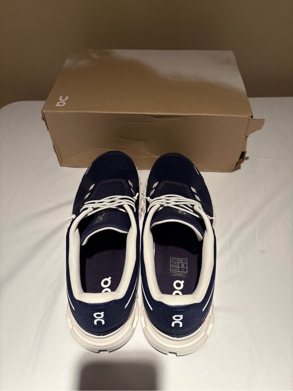 NWT- On Cloud 6 Men’s Midnight/White Sneakers - Picture 3 of 6